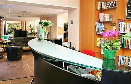 Latin Hotell 3*